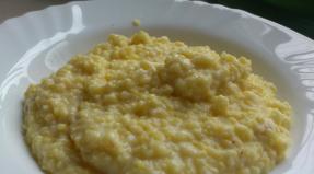 Banosh, polenta, hominy and other delicious dishes made from corn grits Corn porridge as a side dish