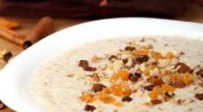 Oatmeal with dried fruits