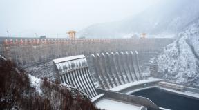 Sayano-Shushenskaya hüdroelektrijaam Sayano-Shushenskaya hüdroelektrijaama mõõtmed