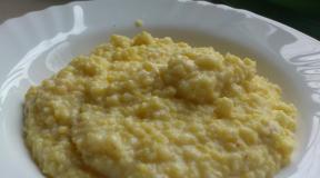 Banosh, polenta, hominy and other delicious dishes made from corn grits Corn porridge as a side dish